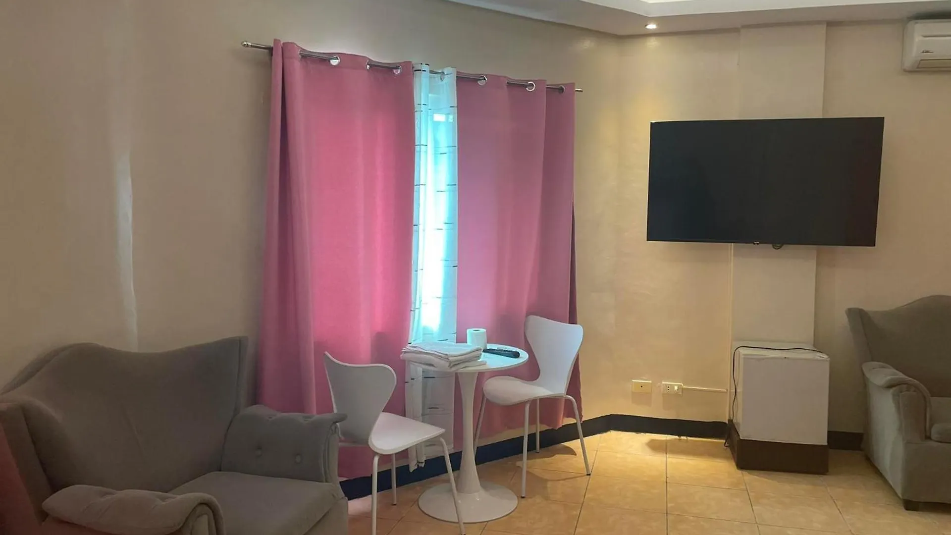 אנגלס Hotel Good Day