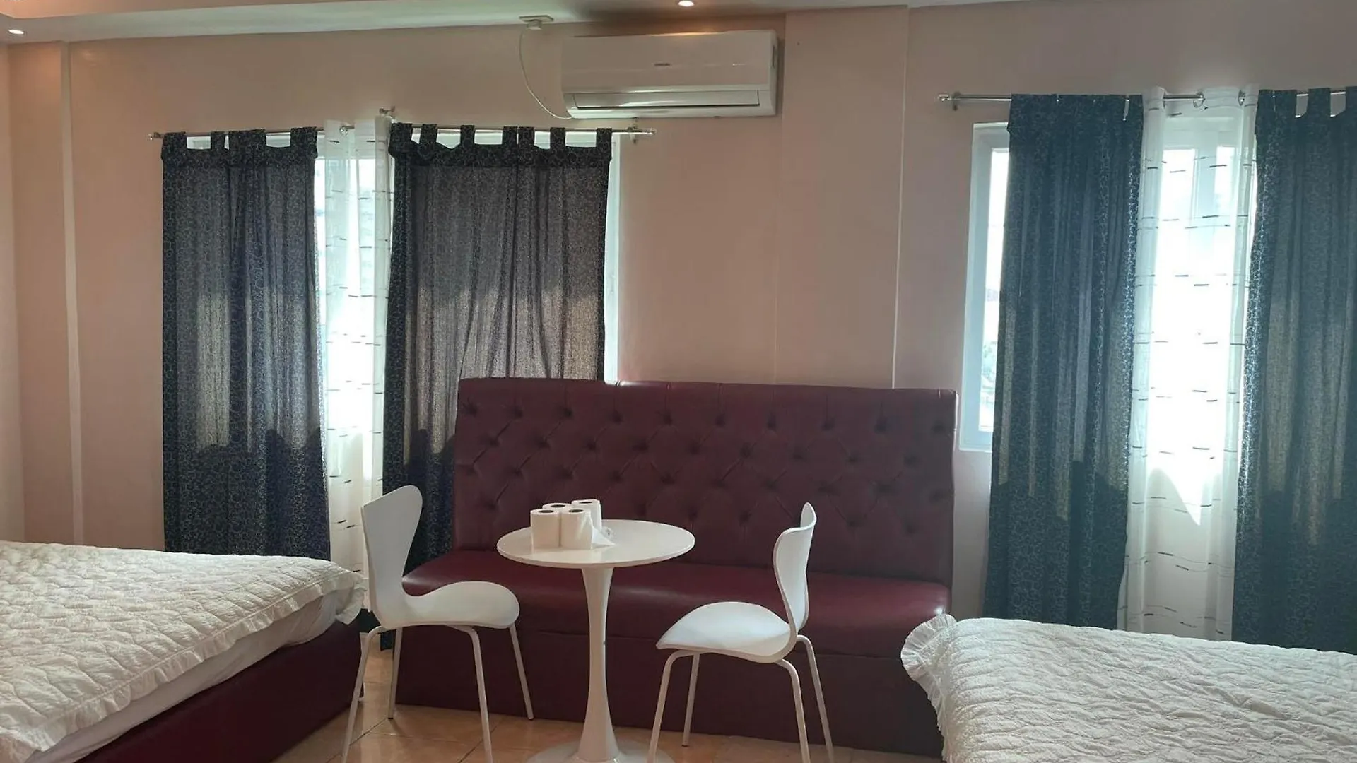 אנגלס Hotel Good Day